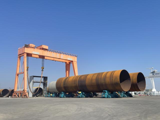 天能重工厂房外塔筒 澎湃新闻记者拍摄