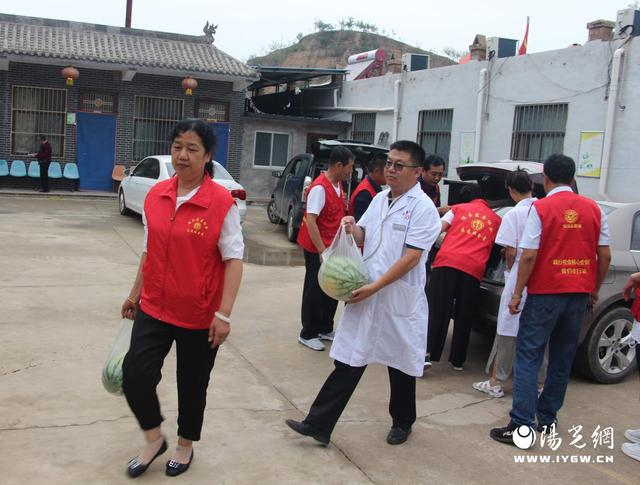 佳县个体经营户张晓勤20多年来坚守诚实守信低价经营不涨价