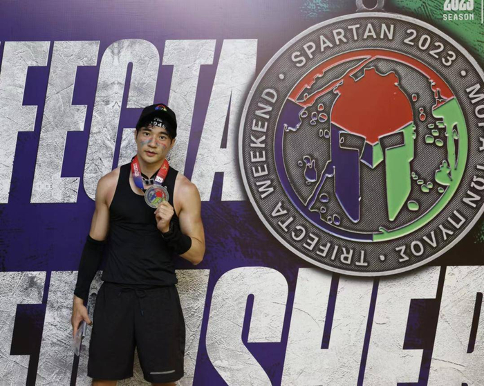 演员陈俊杰:沉淀中前行,展现演技与文学创作的双面风采|相声_新浪新闻