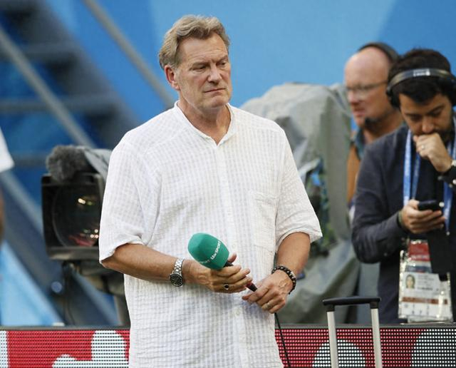 内维尔:弗格森曾对英格兰主帅霍德尔心生不满,我当时非常尴尬|霍德尔