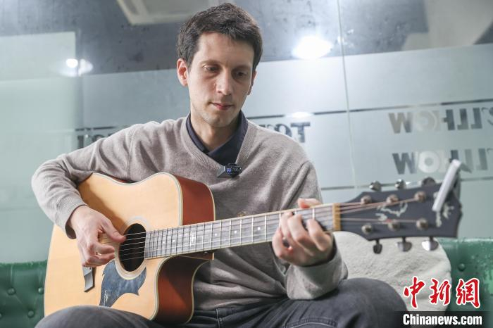 在南昌十余年的法国教师alex:见证中国发展 冀教好每位学生|中国|南昌