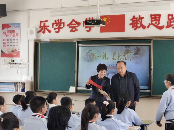 吴忠市盛元小学收到航天员乘组回信