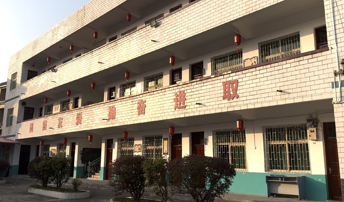 村小的教学楼。受访者供图 