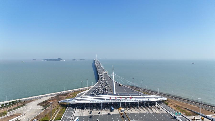 至今年2月 经港珠澳大桥珠海公路口岸进出口总值累计突破8000亿元|港