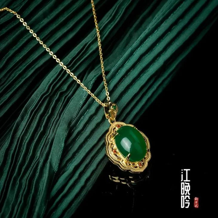 这件"绿玛瑙",轻松戴出王妃般的优雅|首饰_新浪新闻