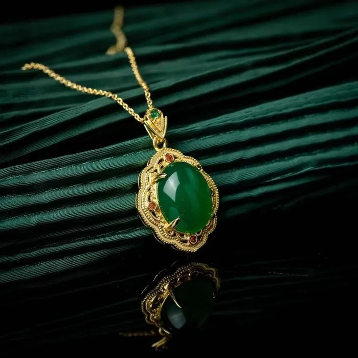 这件"绿玛瑙",轻松戴出王妃般的优雅|首饰_新浪新闻