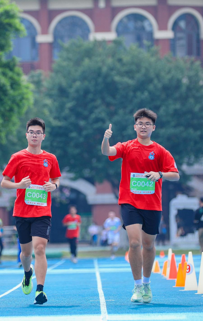 开跑广东华侨中学校园马拉松燃动春日