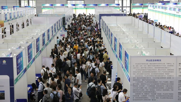 十买门票加入各种内推群,有人花上千元请教专业hr导师,替自己精修简历