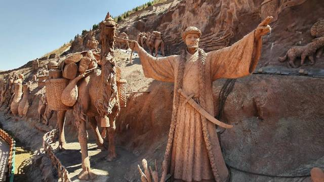 中国磁州窑大型山体浮雕位于邯郸市的峰峰新义公路上