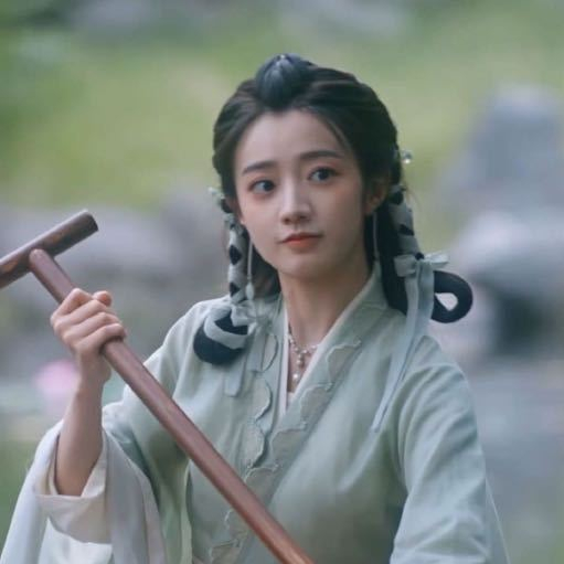 《与凤行》中小荷/景惜的饰演者名叫黄羿,97年生…|与凤行|黄羿|饰演者_新浪新闻