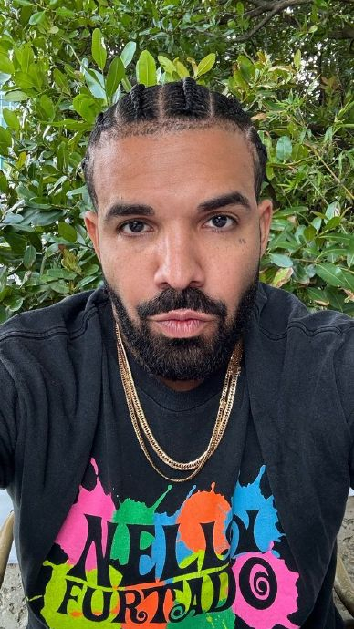 drake分享新照片: 还有性感红,可能引申义是:哥们挺好的