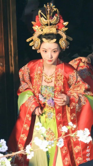 武祯的华丽婚服上线!logo