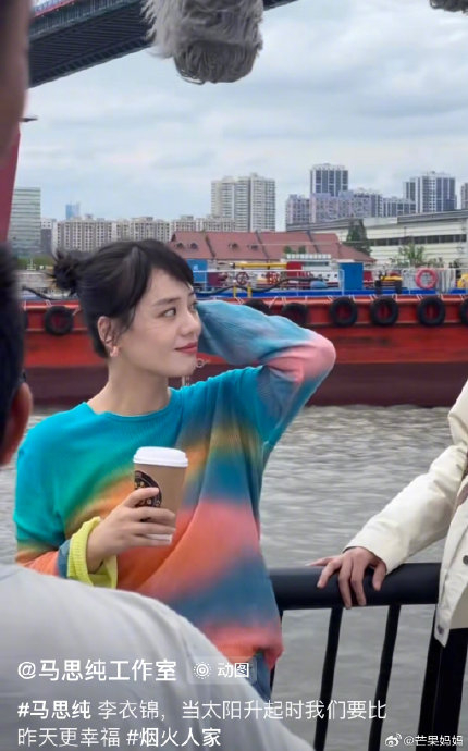 马思纯工作室真的好爱她,从文字图片都感受到对她的爱意,好有温度的