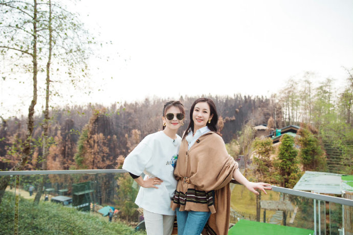 真闺蜜就是有不一样的松弛感和默契|秦海璐|刘涛_新浪新闻