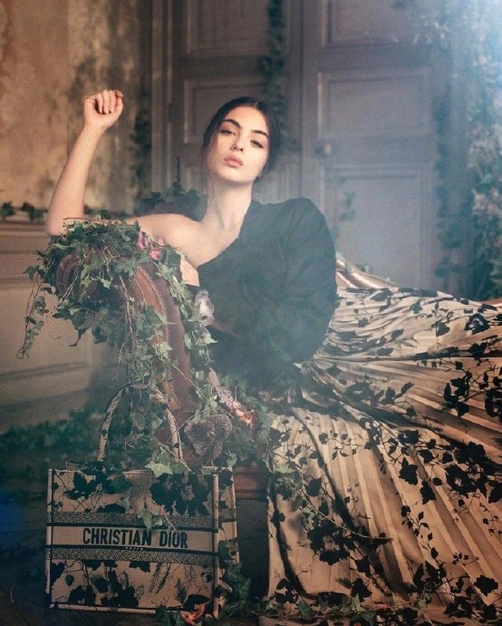 莫妮卡·贝鲁奇和文森特·卡索的女儿deva cassel,好漂亮呀_新浪新闻