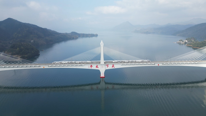 4月底开通一趟高铁逛完黄山九华山和太平湖