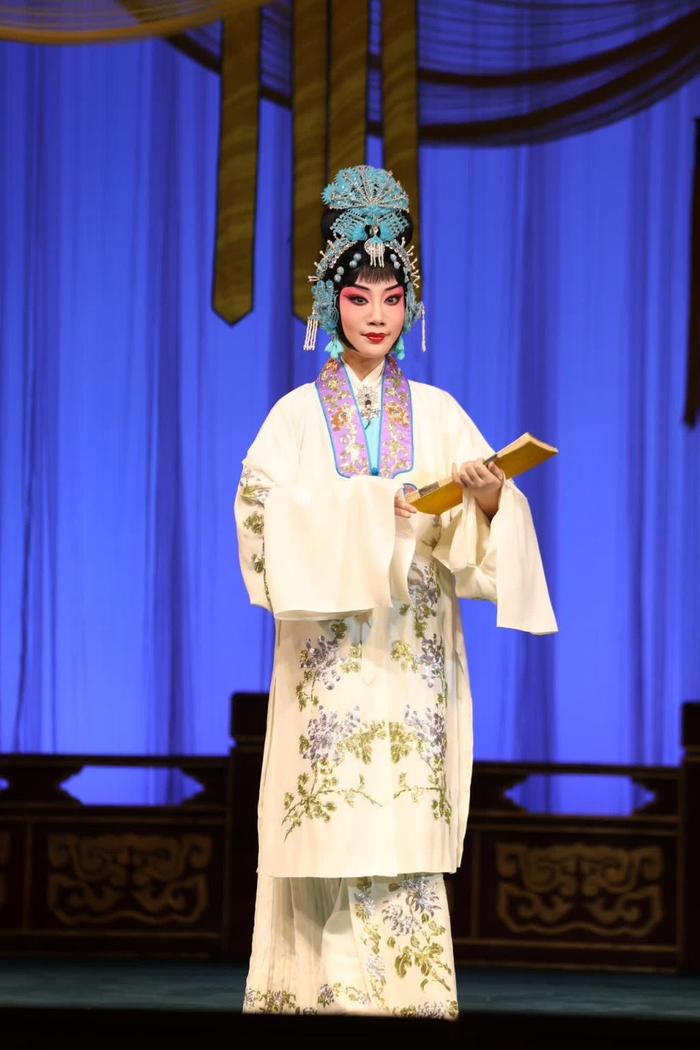 秋君涵泳承张韵 智周万物寄氍毹 ——北京京剧院优秀青衣演员王泳智