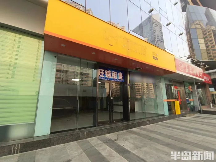 3月22日，便利蜂保时捷大厦店已搬空，店门口打出了招租启事。