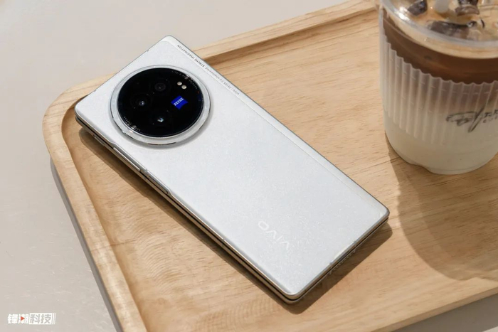 配置拉满,极致轻薄…刚刚发布的这手机,把我看傻了|vivo_新浪新闻