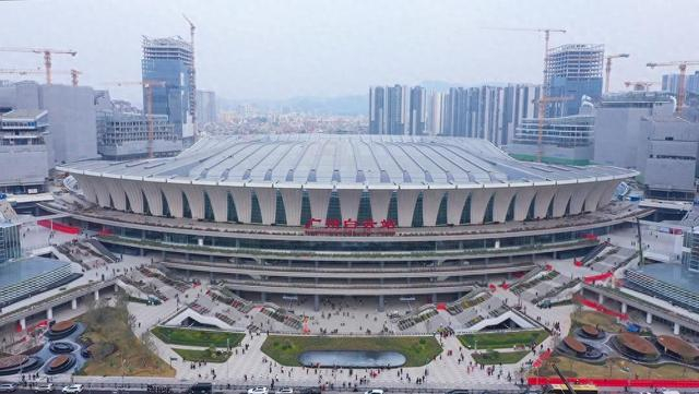 建筑之花①广州白云站盛世花开迎客来英雄花开英雄城