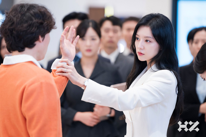 洪海仁（金智媛 饰）