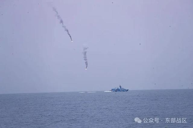 东部战区导弹快艇编队出击淬炼胜战剑锋