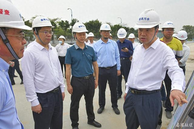 调研广州南站地区净水厂会上,区水务局汇报治水攻坚进展情况,区河长办