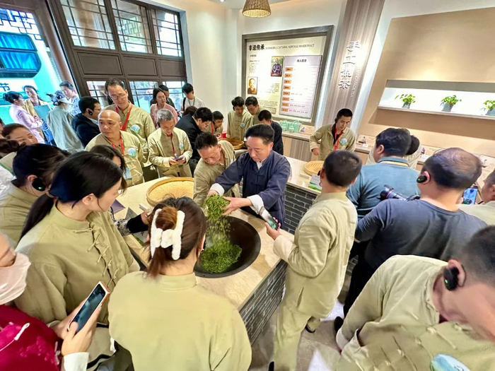 因茶而生的线路自然很多都与茶有关,第一站便来到了汤湖茶旅品味小镇
