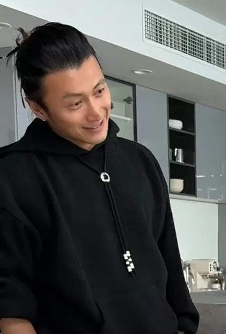 谢霆锋给网红做了一份红烧肉,获当面评价:很一般