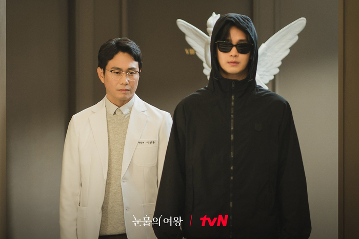 全副武装才敢跟医生见面。