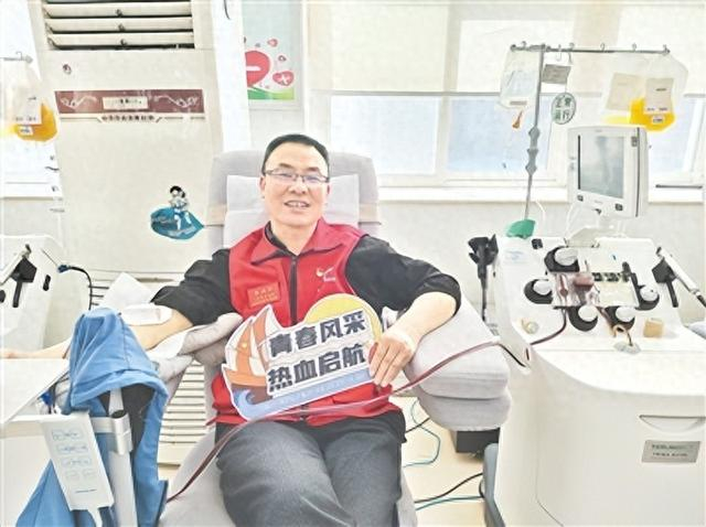 3月20日,李伟杰再次无偿献血,截至目前,总计献血318次李伟杰获得河南