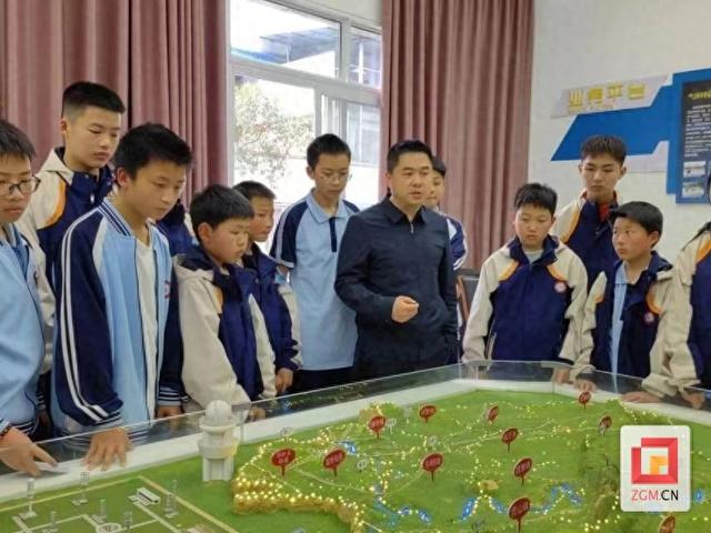 "零距离"探索气象奥秘——富顺二中师生走进气象局|仪器_新浪新闻