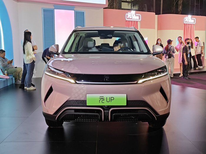 比亚迪元up正式上市推3款车型售价968万元起