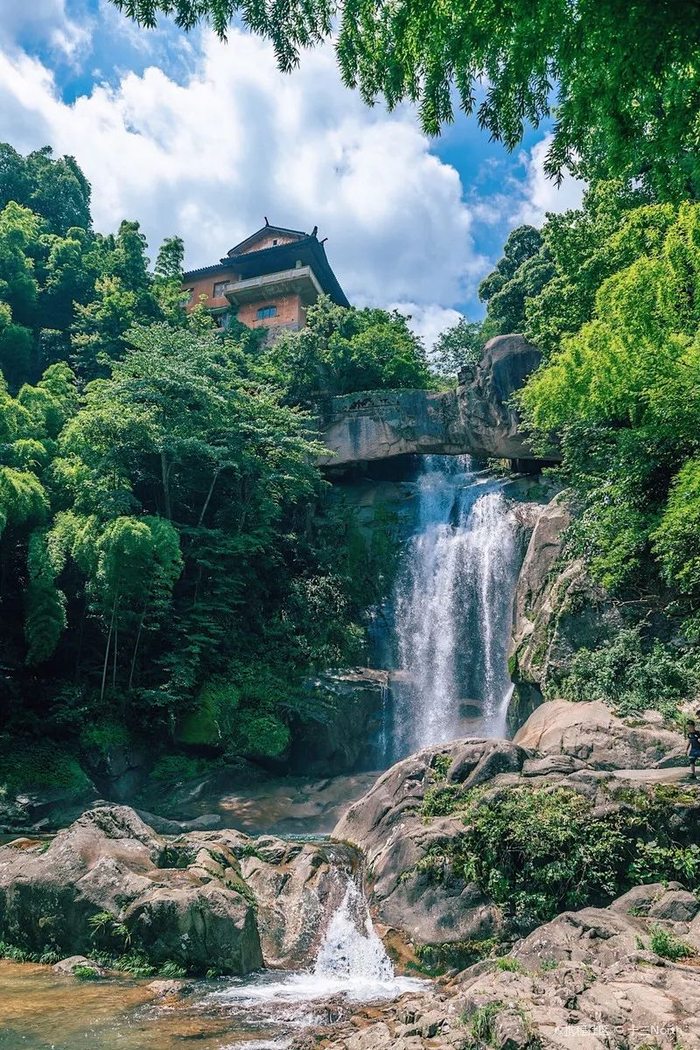 上海杭州专属坐高铁就免票2h直达山林仙谷去看古刹飞瀑