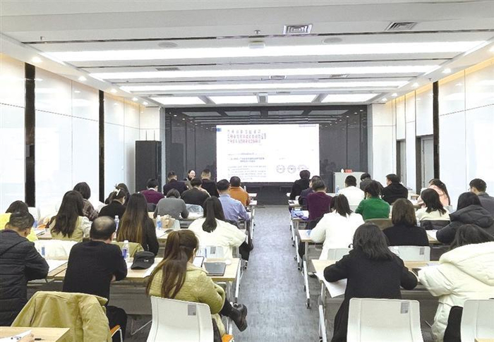     市科技局组织企业开展科技双创孵化载体政策培训