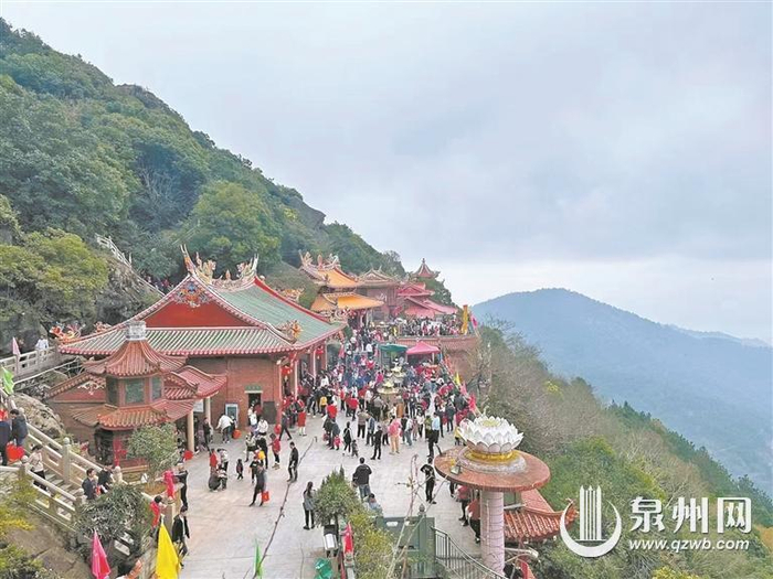 何处觅春踪就在春山中