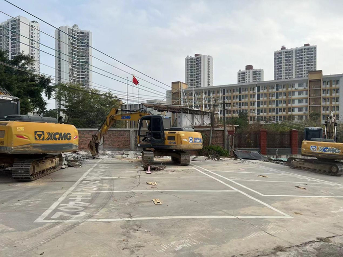 南宁高新区对安宁街道中纤里一处违法图斑实施复耕处置