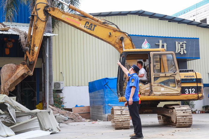 铁腕治违,东莞厚街镇一处300平方米违建被拆除|东莞市_新浪新闻