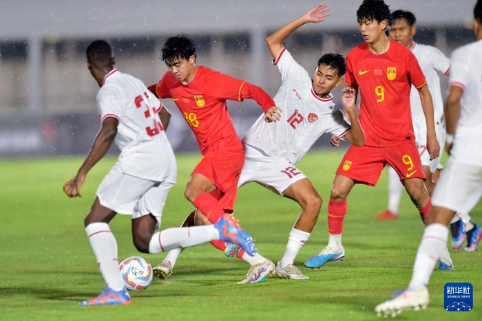 足球国际青年友谊赛中国队战平印尼队