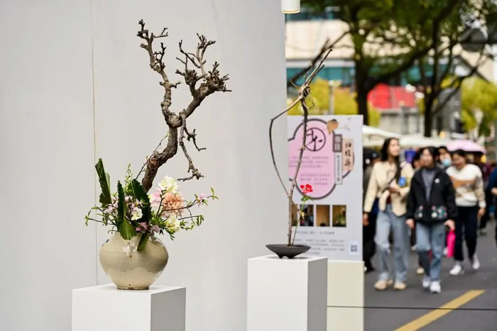 首场大学路市集"花"式呈现|上海市_新浪新闻