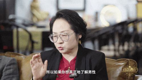 张春蔚:就是你的腰围很大的时候不会崩扣的衬衫,这个时候其实就是当他