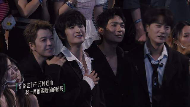 张信哲伍思凯重登舞台,一开口就是青春,张远边哭边跟