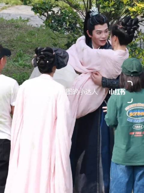 哇感觉小丁抱起来好轻松啊卫韫丁禹兮楚瑜宋茜