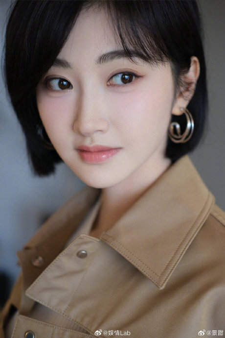 今天的@景甜 走的是休闲随性风～眼下腮红满满的少女感…|景甜|冰箱