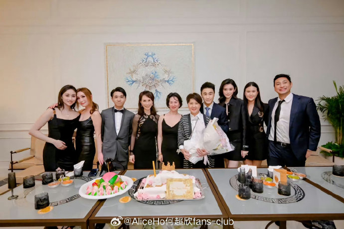 何超欣|梁安琪_新浪新闻