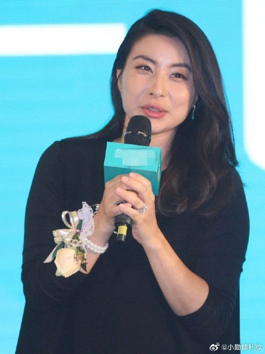 郭晶晶与霍启刚恋爱,郭母一口拒绝:不合适 2005年