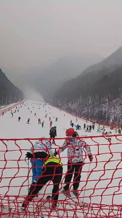 翠华山滑雪场首次开放冬天必去的滑雪胜地