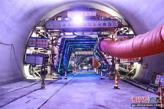 那平高速平孟边关隧道建设取得新突破