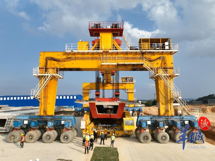 【视频】珠肇高铁首榀箱梁顺利架设|高铁|箱梁|江门市_新浪新闻