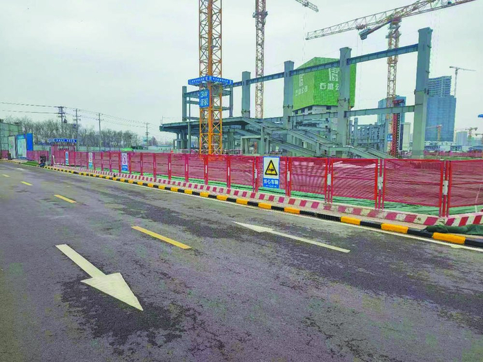 　　高铁片区32号地块建设现场。